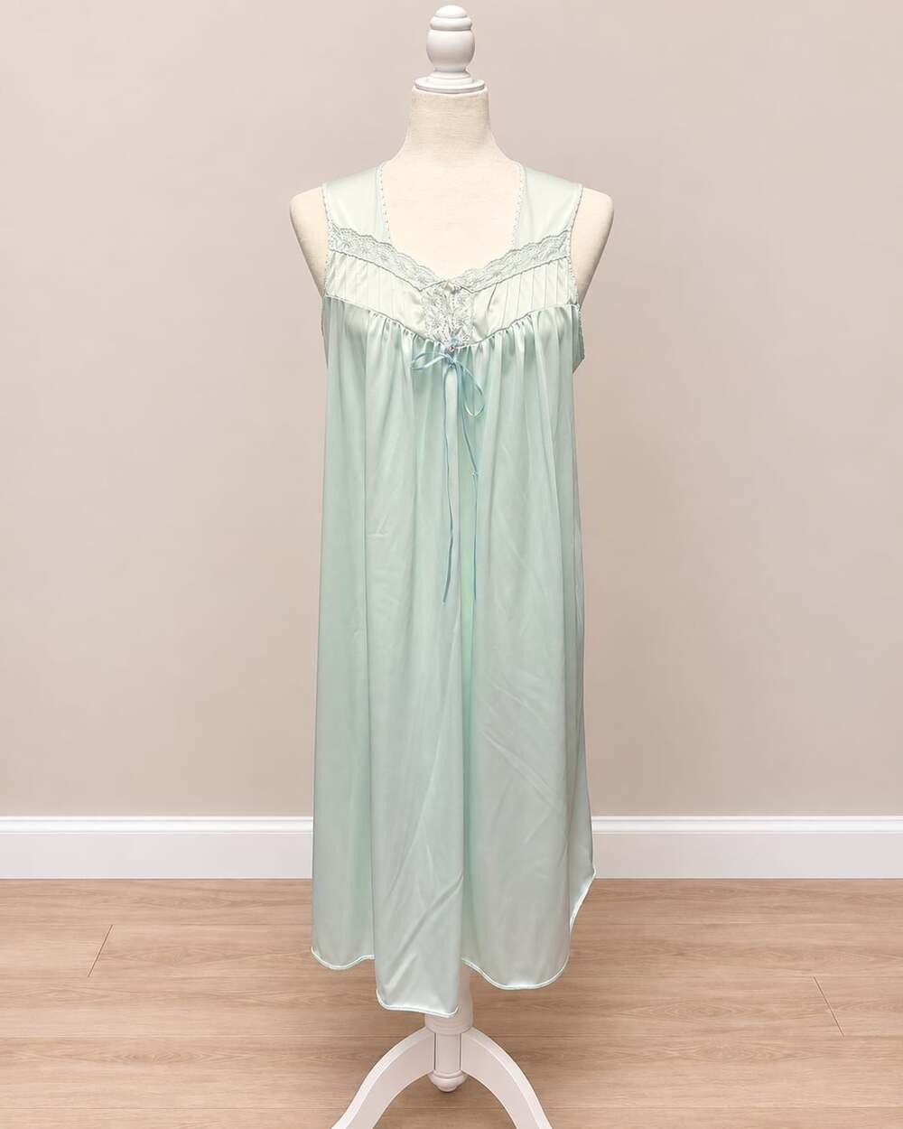 Lorraine Vintage Mint Green Lace Trim Antron III Nylon Nightgown Large